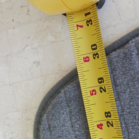 BMW factory floor mat,passenger side only,oyster gray,2004 325ci,New fastners - Picture 11 of 13